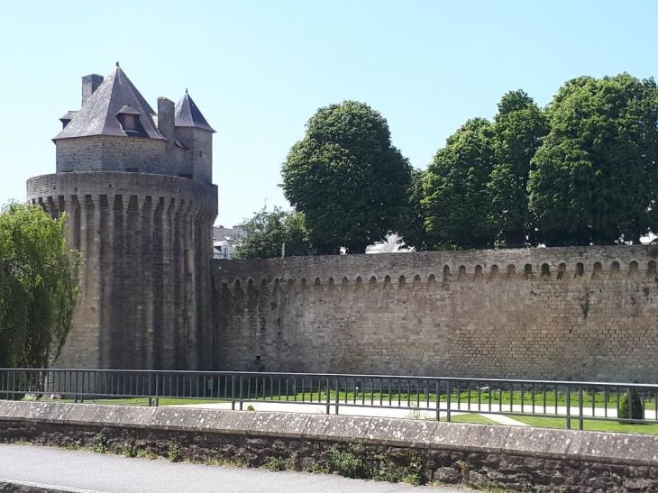 Vannes tour Connetable ramparts may23