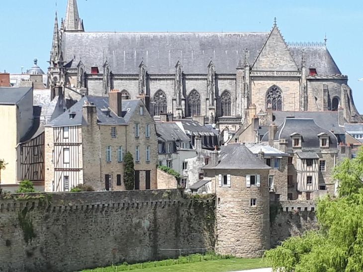 Vannes tour Poudriere et Cat st Pierre may23