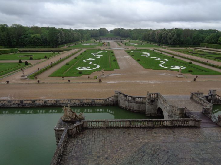 Vaux le Vicomte castle gardens from chambre praslin may23