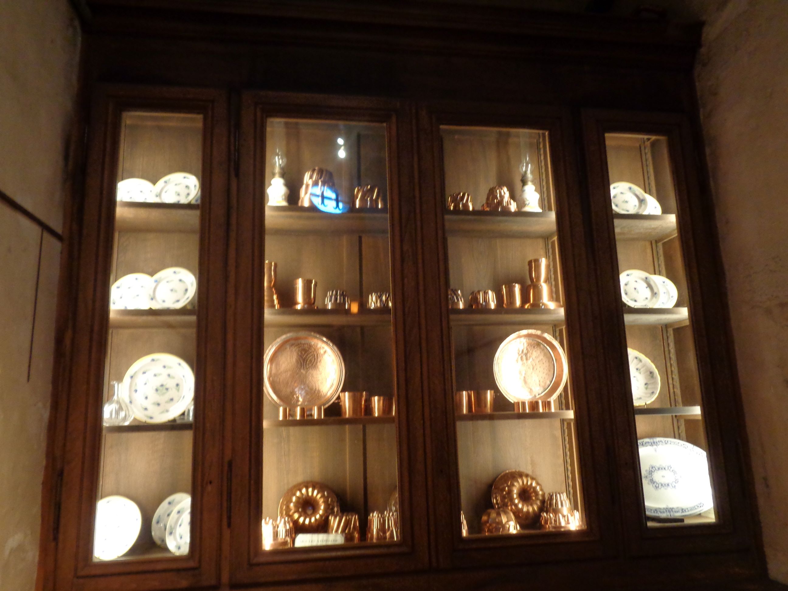 Vaux le Vicomte castle kitchen dinnerware may23