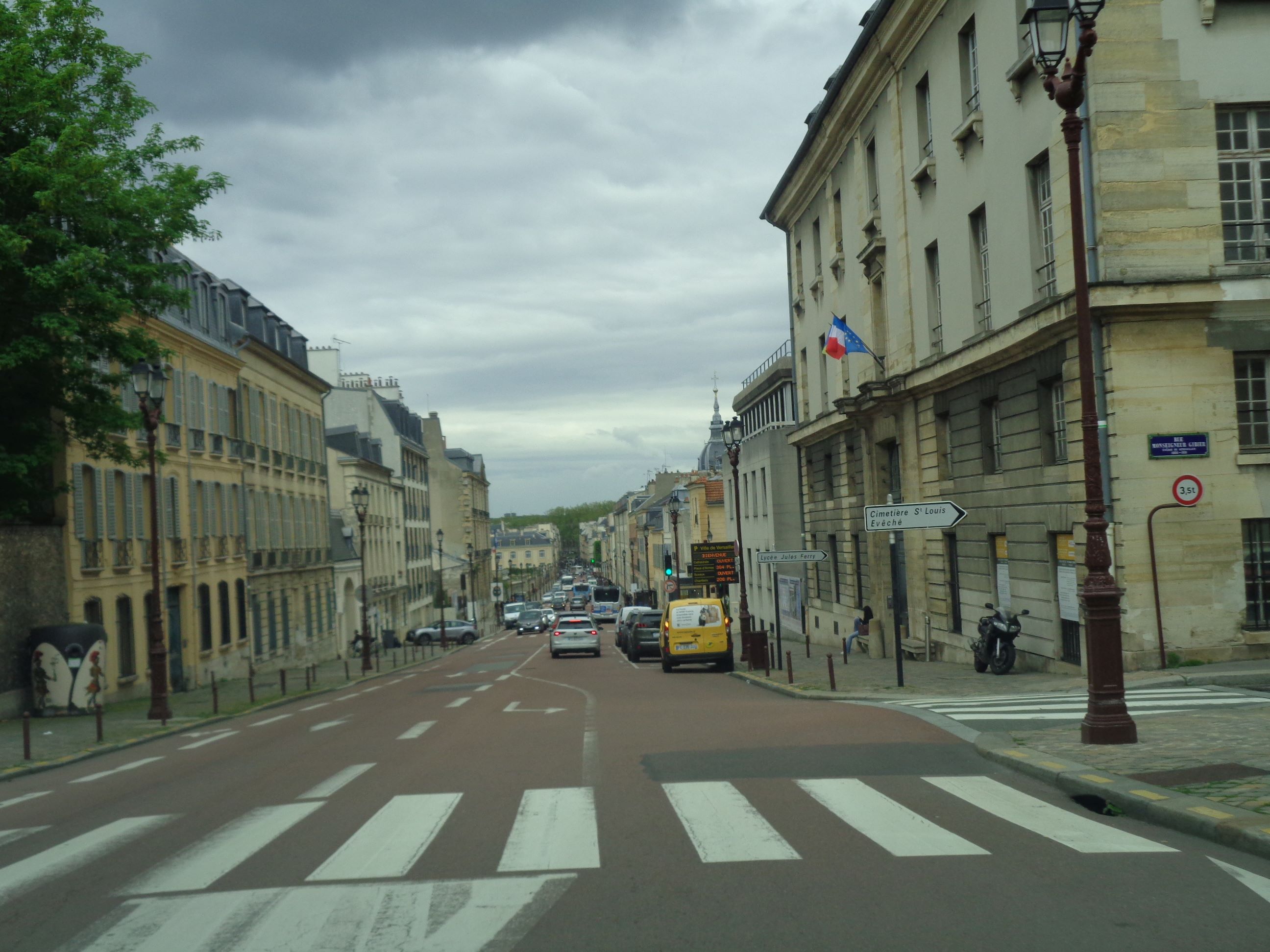 Versailles rue du maréchal Joffre by potager du roi may23
