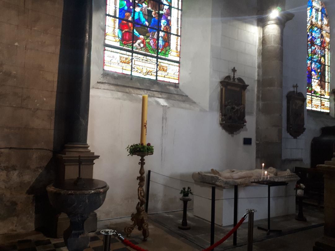 Auray ch Saint Gildas mise au tombeau Christ jun23