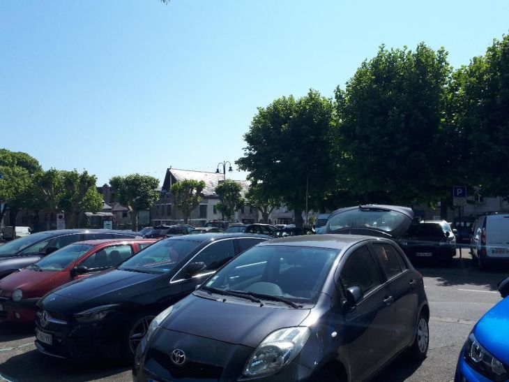 Auray pl Notre Dame parking jun23