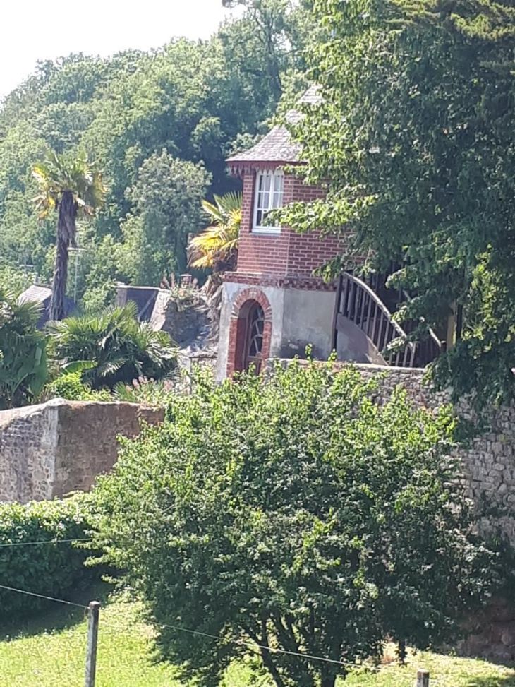 Auray upper town tower house overlooking St Goustan jun23