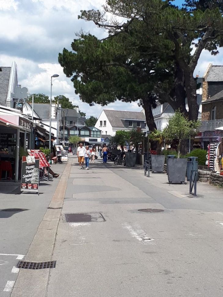 Carnac rue avenue Miln shops jun23