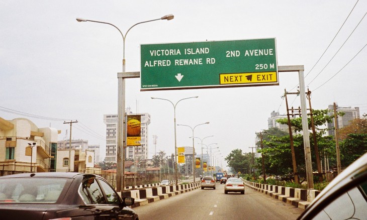 nigeria-lagos-to-victoria-island-road-2009