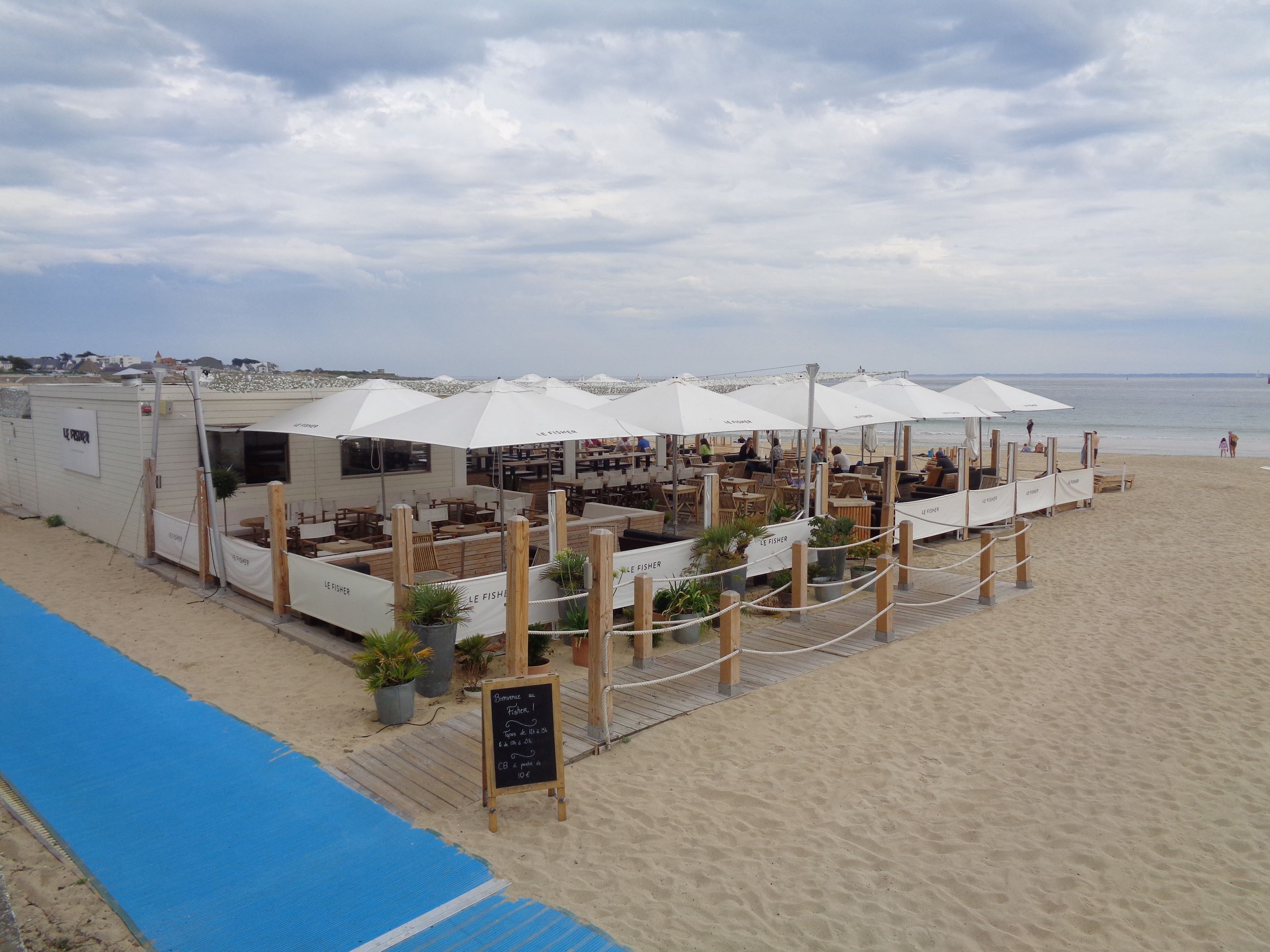 Quiberon Fisher beach club closeup above jun23
