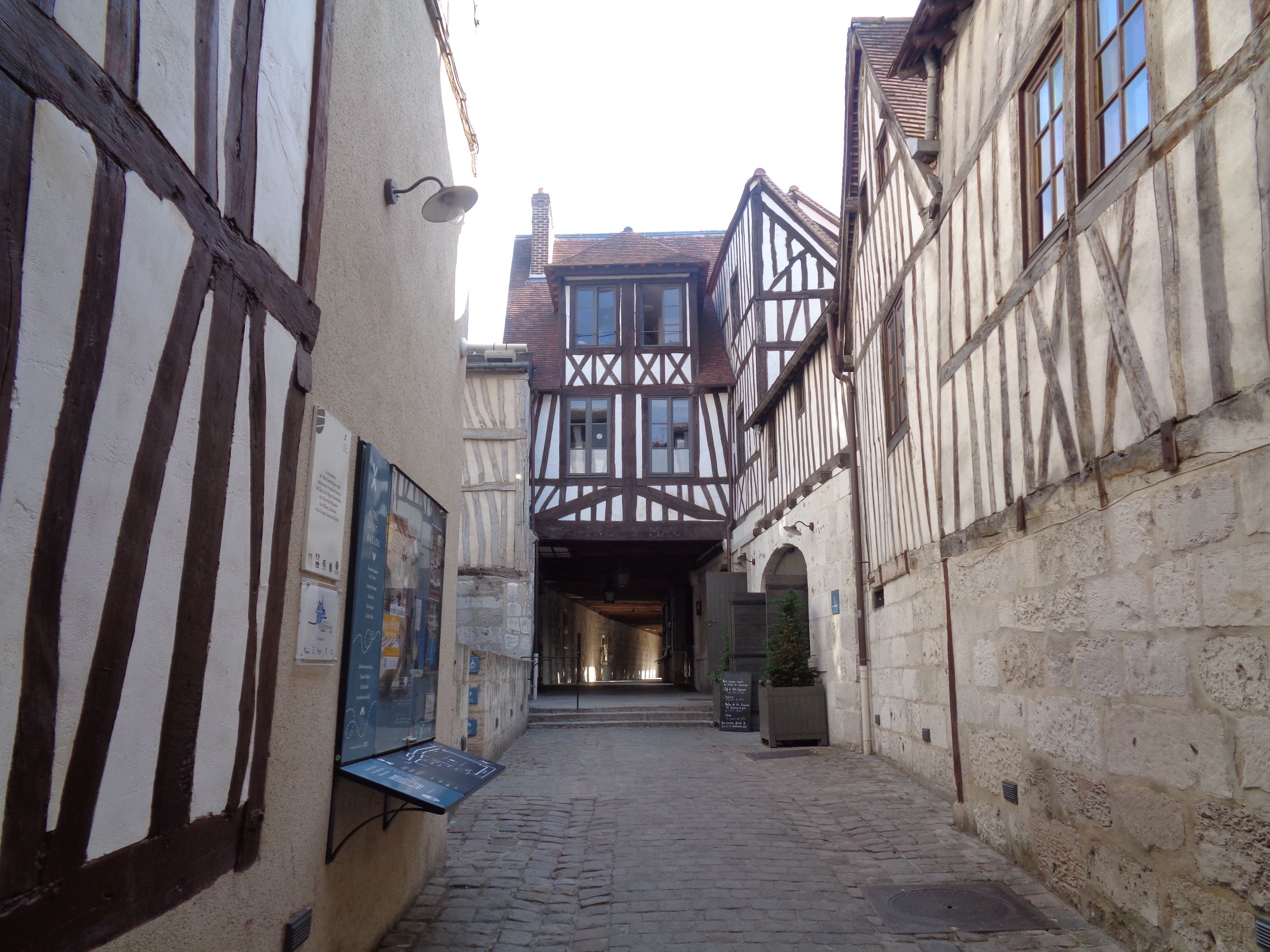 Rouen Aitre Saint Maclou entr jun23