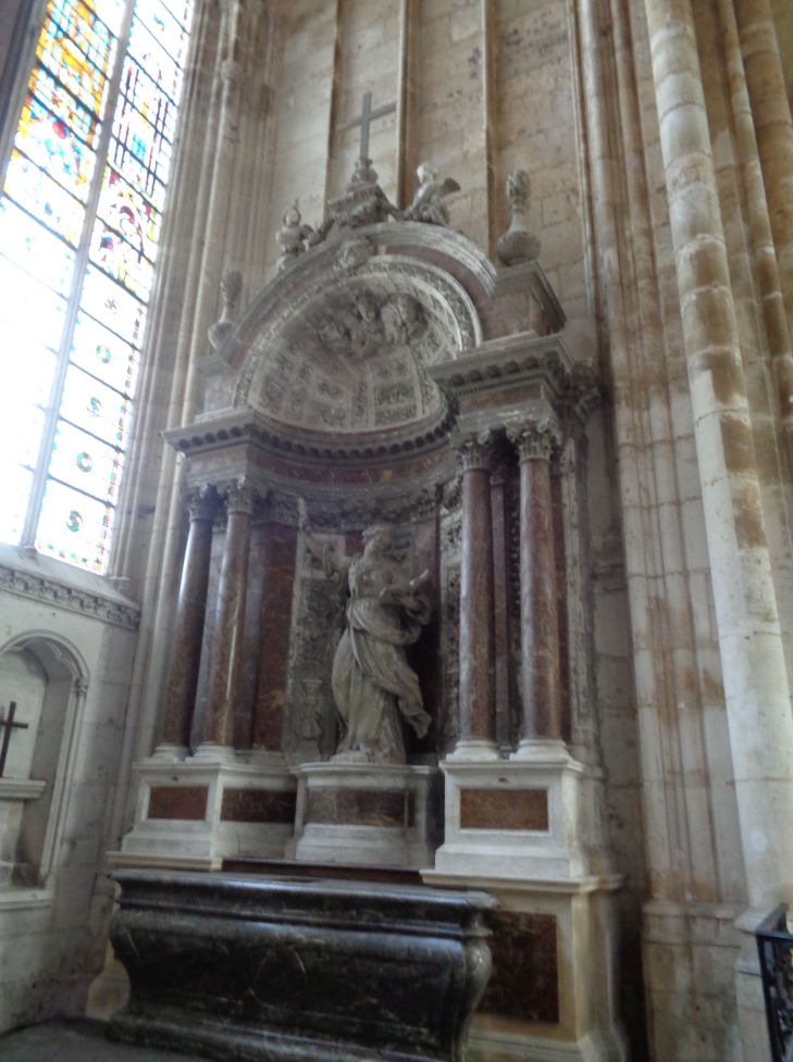 Rouen bas St Ouen chapel reading book jun23