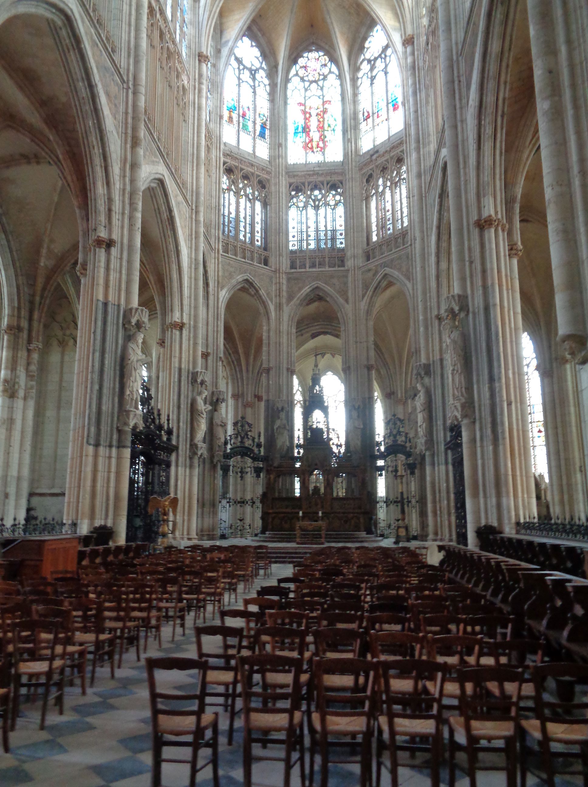 Rouen bas St Ouen nave to altar jun23
