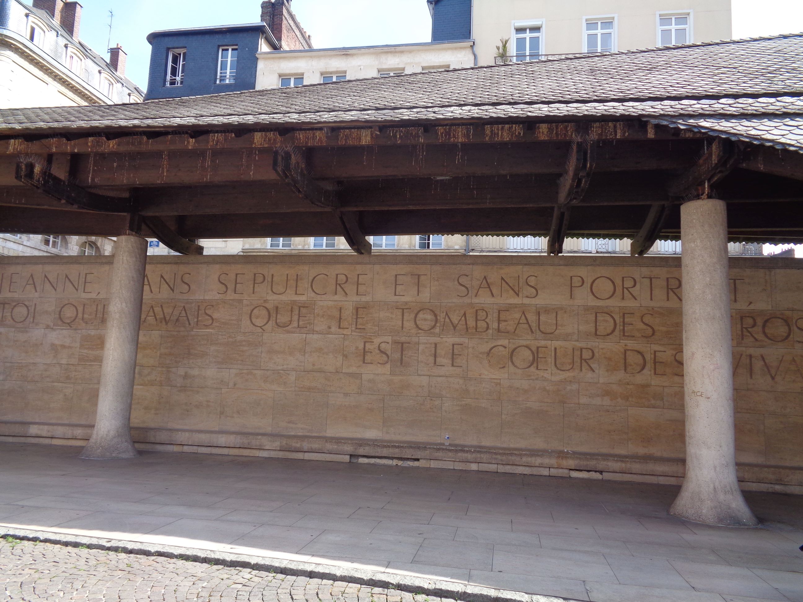 Rouen ch Jeanne d'Arc without tomb or portrait but the of kings is the heart of the living jun23