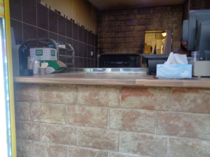 Rouen Fast Pizza counters jun23