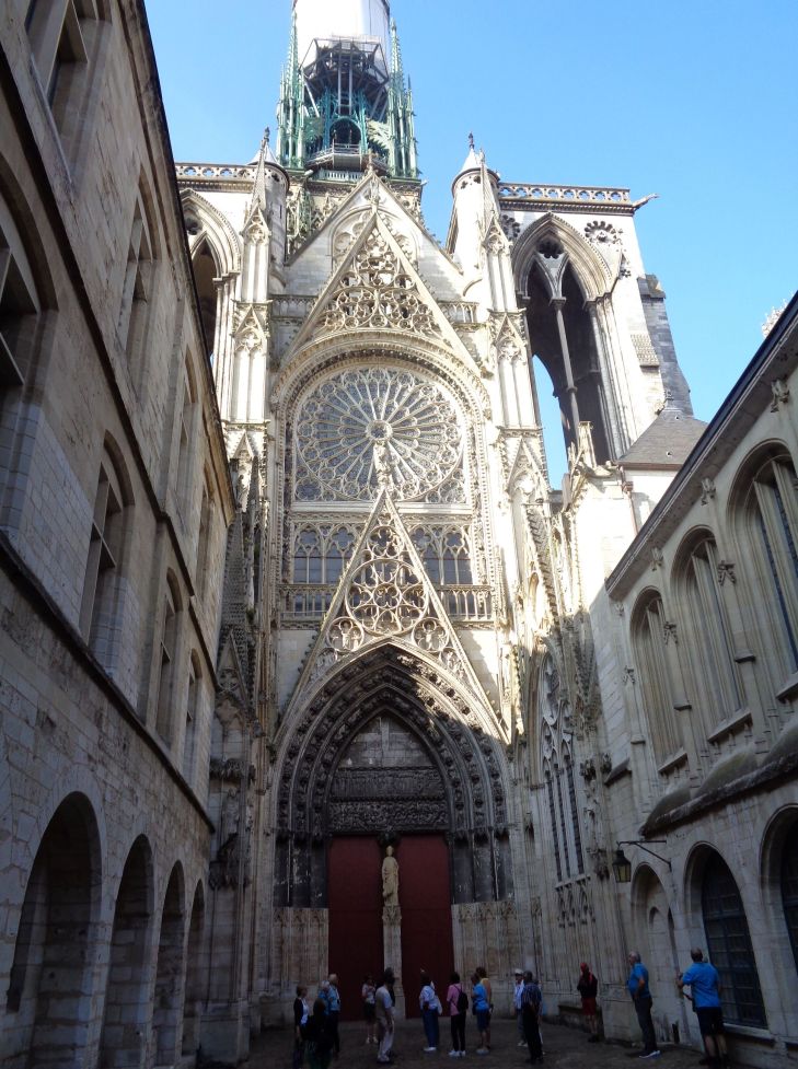 Rouen historial jeanne d'Arc on Archiepiscopal Palace patio jun23