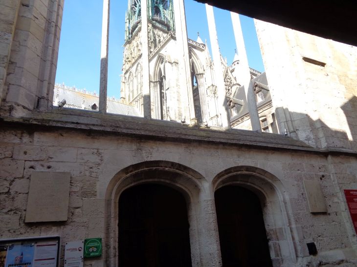 Rouen Historial Jeanne d'Arc rue st Roman to Cathedral jun23