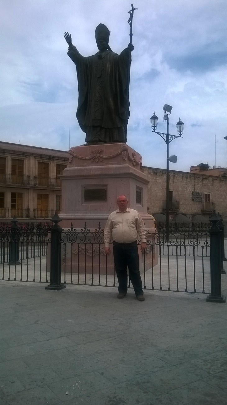 san-juan-de-los-lagos-church-statue-jp-ii-and-pf-apr15