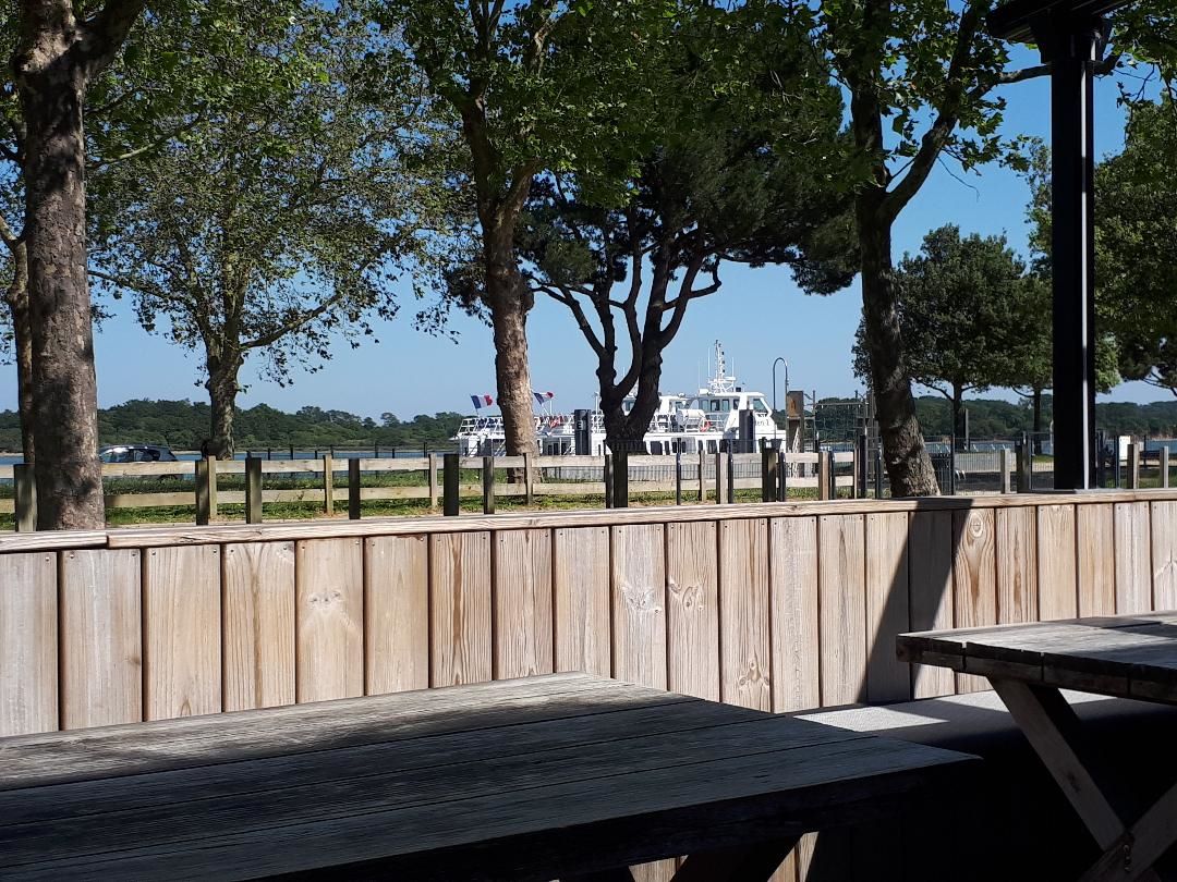 Vannes BrewPub looking gare maritime boats jun23