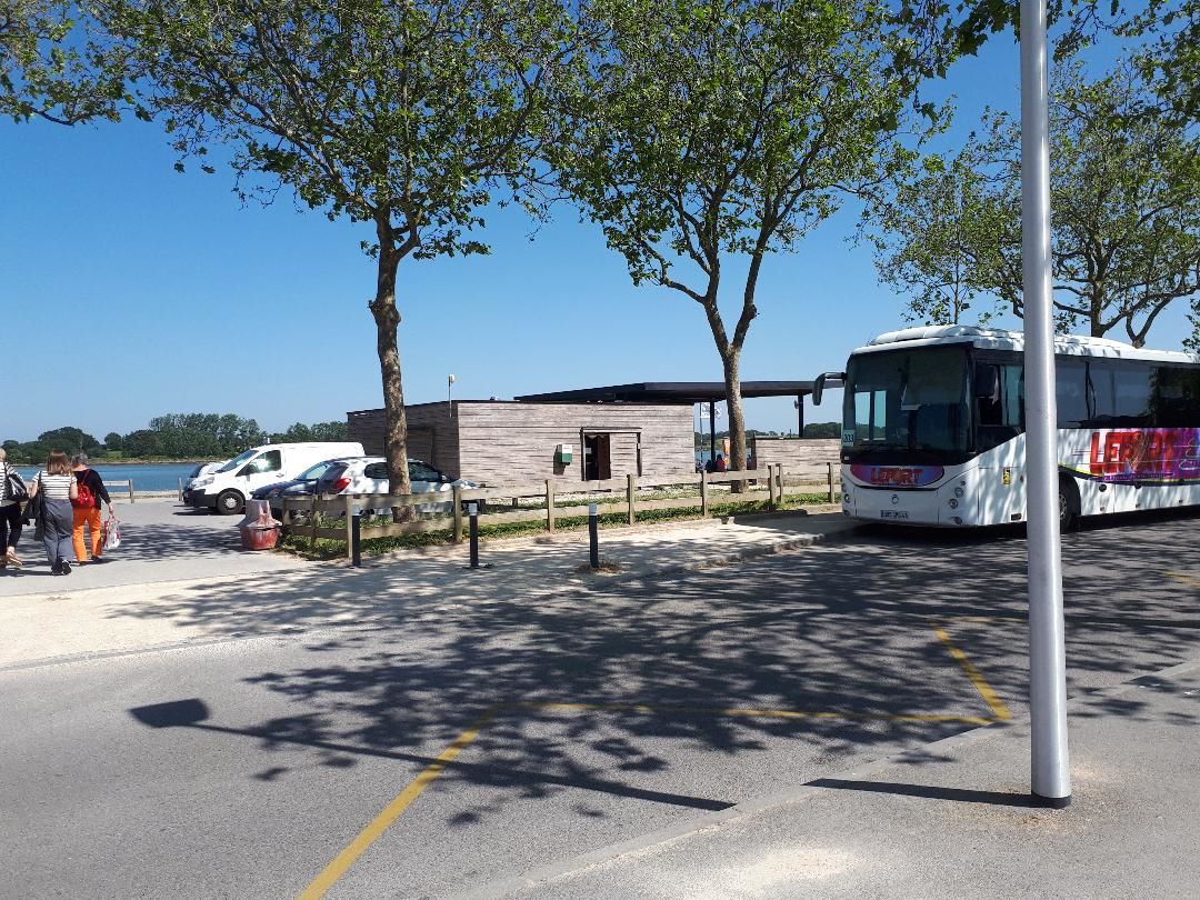 Vannes gare maritime side back jun23