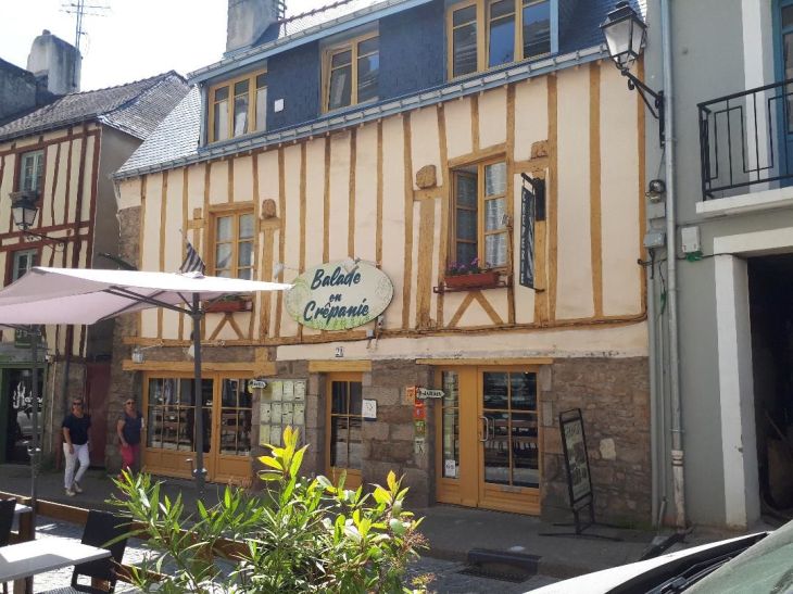 Vannes maison colombard rue de la fontaine balade en crepanie resto jun23