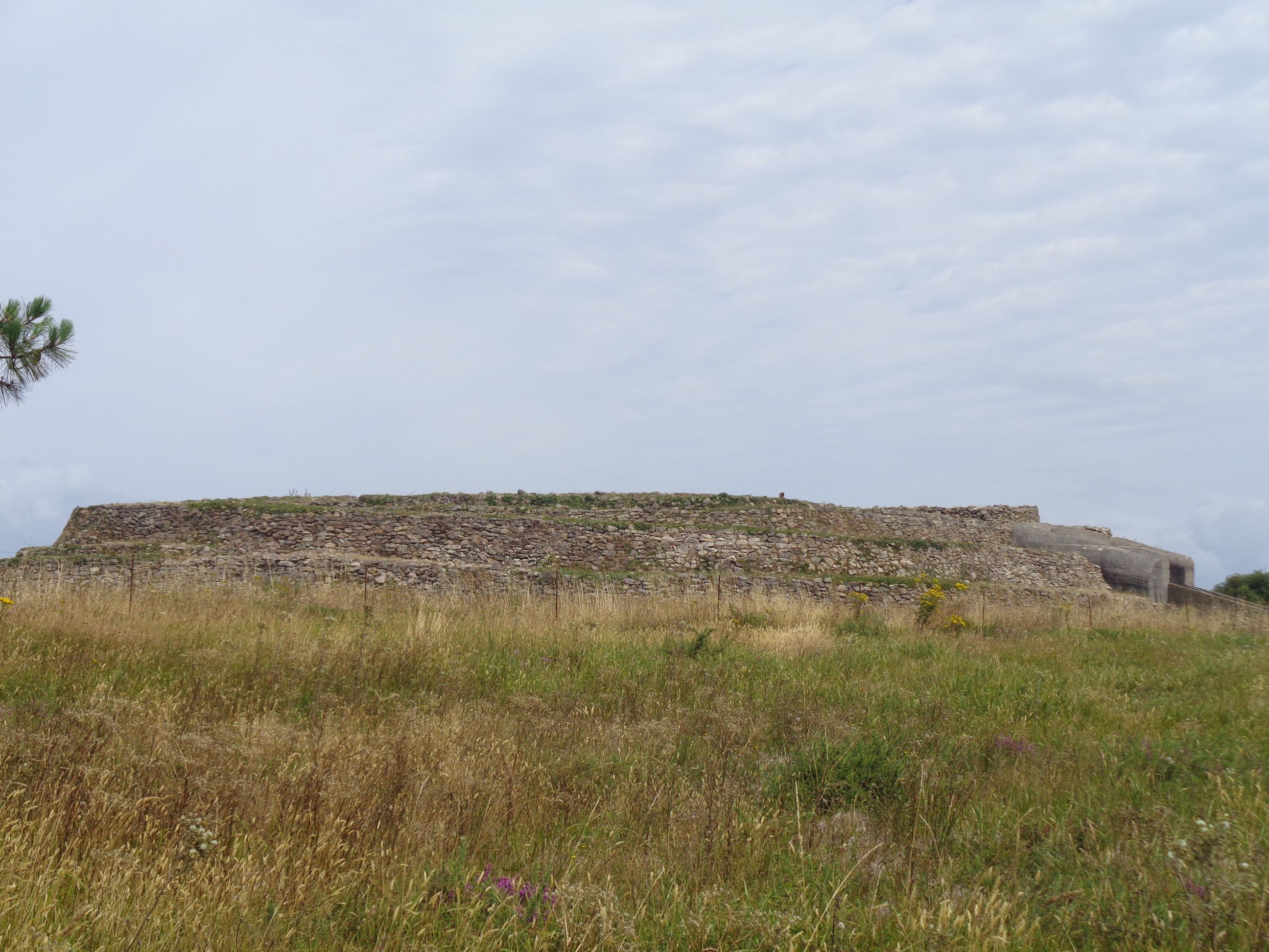 Arzon cairn de petit mont tumulus back jul23