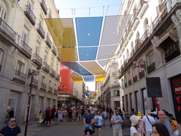 Madrid calle de Preciados off Puerta del Sol el corte ingles jul23