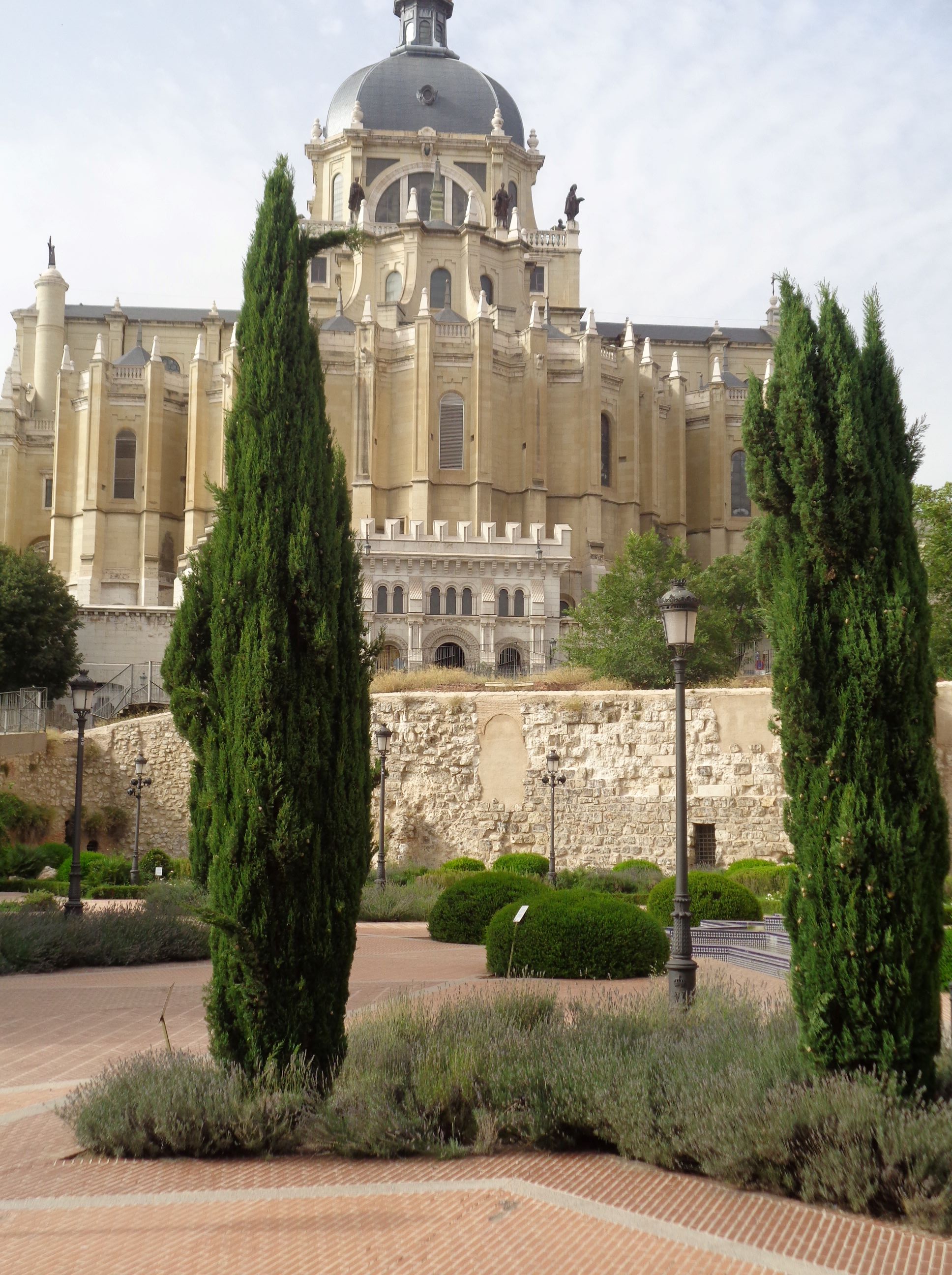 Madrid Catedral de la Almudena back and Arab wall jul23