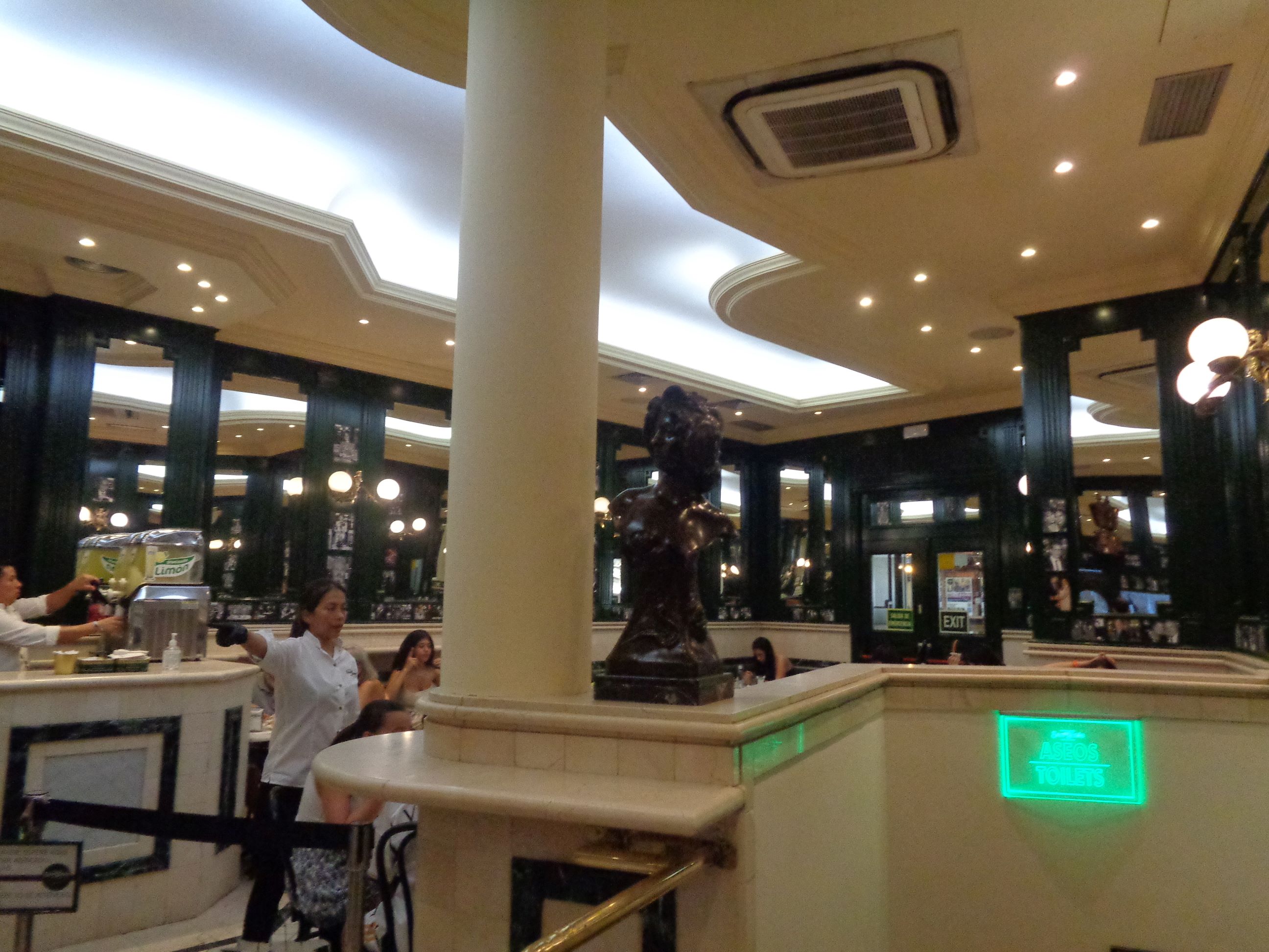 Madrid Chocolateria San Gines inside dining room jul23