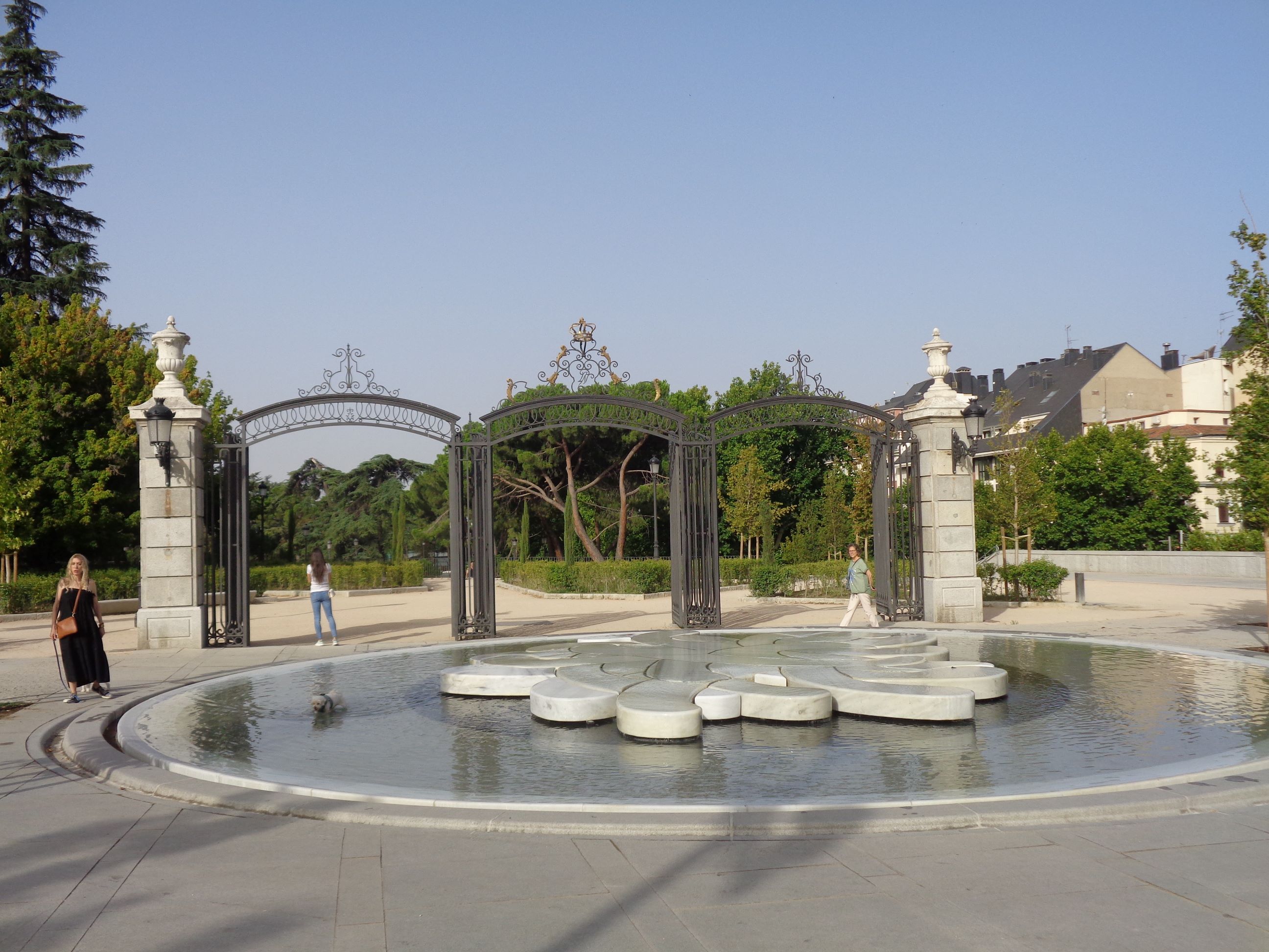 Madrid jardines de Sabatini entr calle Bailen jul23