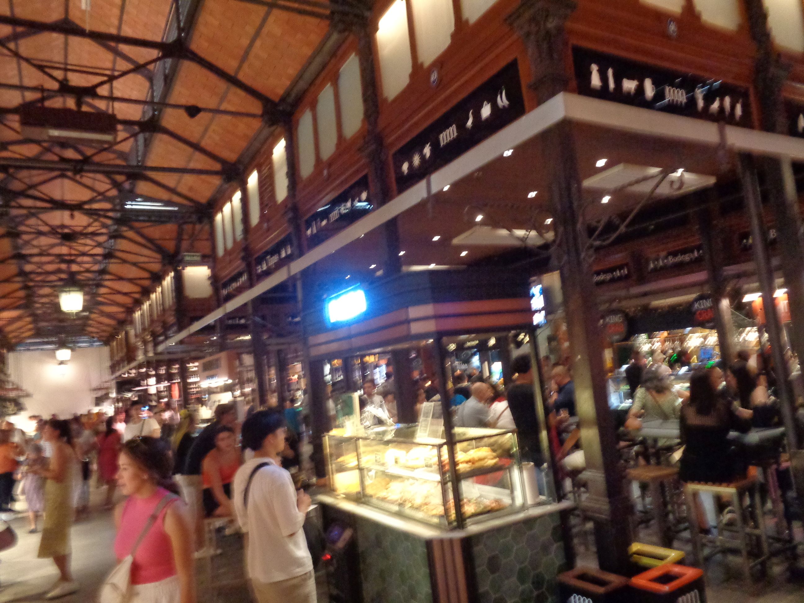 Madrid mercado san miguel inside jul23