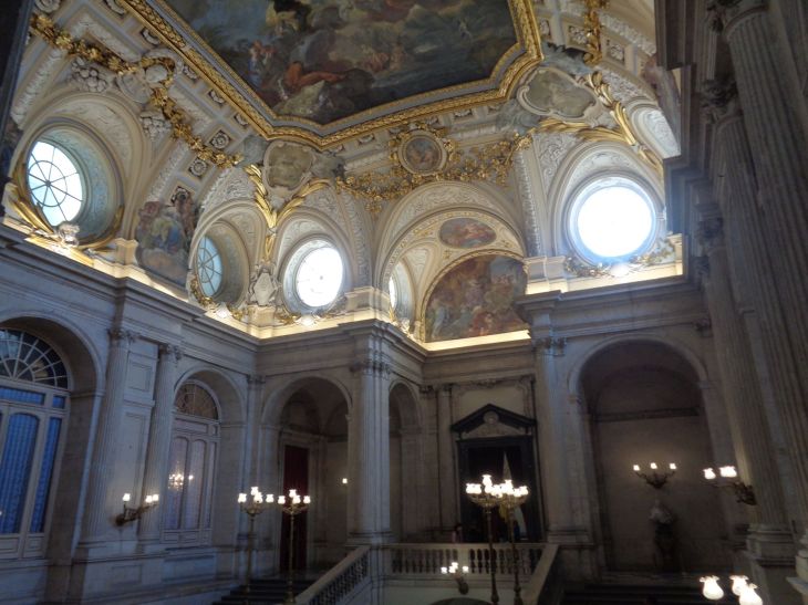 Madrid palacio real ceiling going out palace jul23