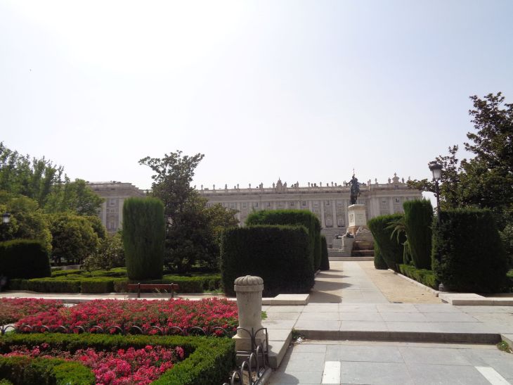 Madrid plaza de Oriente estatua Felipe IV back palacio real jul23