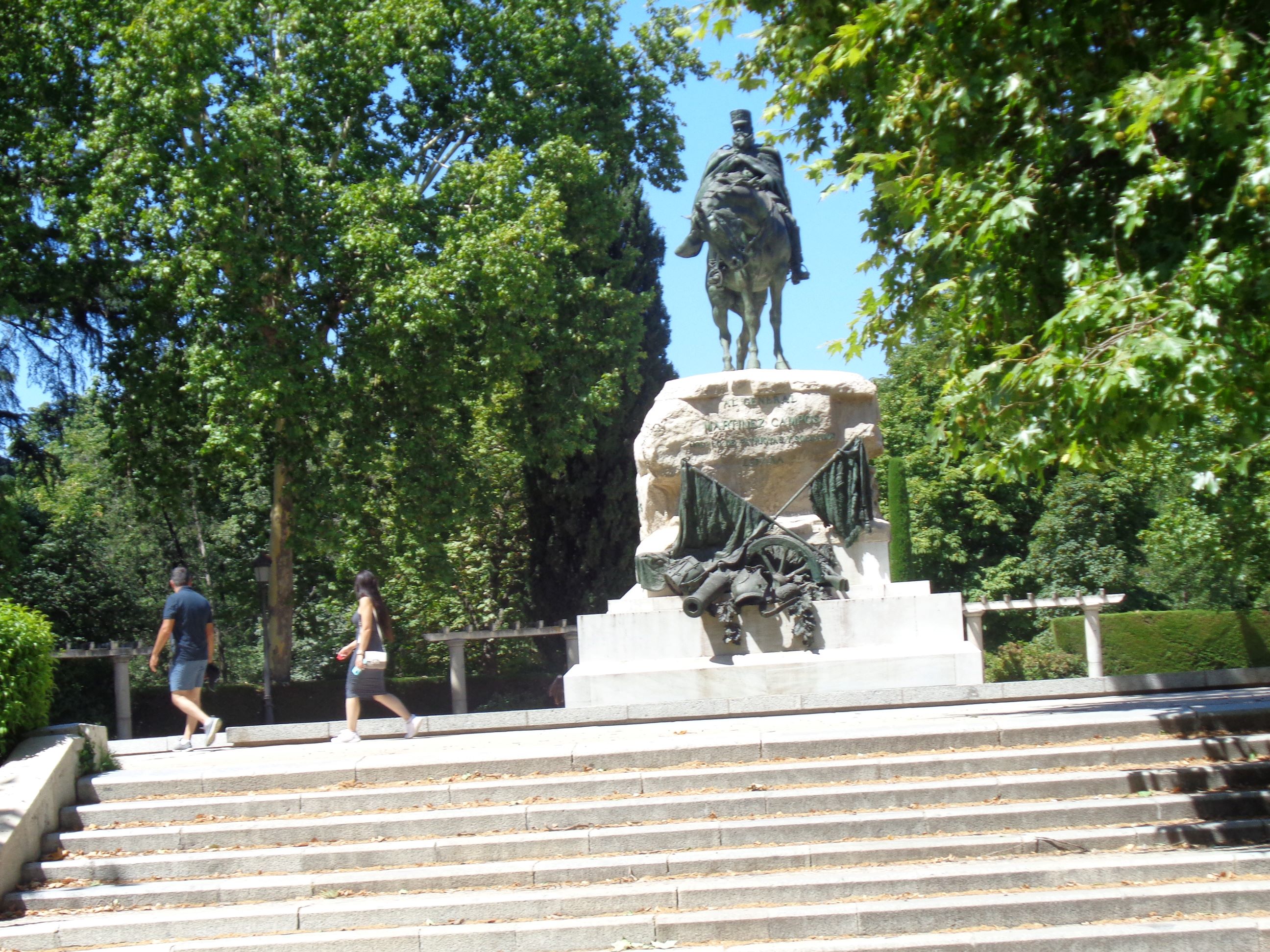 Madrid Retiro park mon Gen Martinez Campos jul23