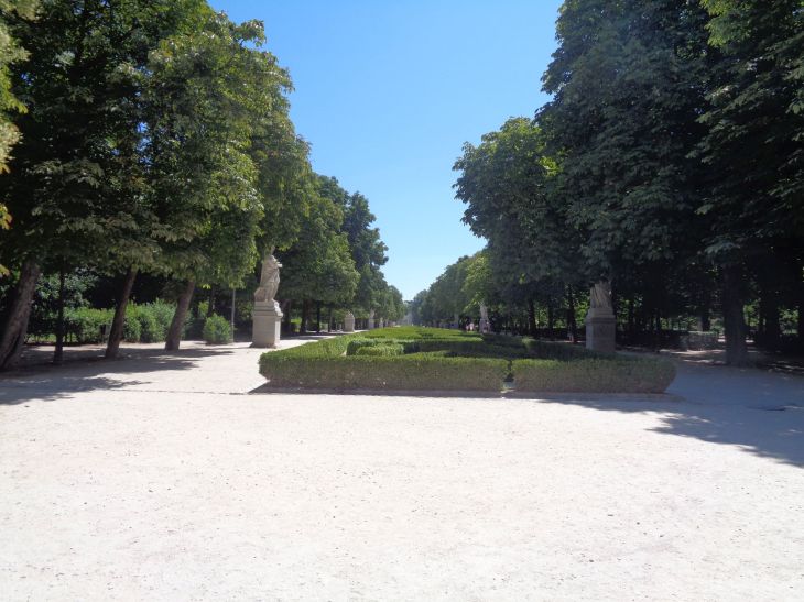 Madrid Retiro park Puerta de Espana inside jul23