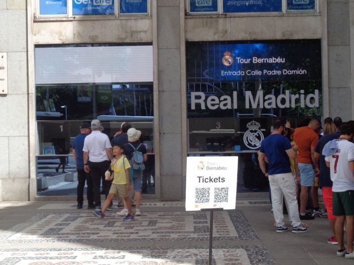 Madrid santiago Bernabeu tour ofc on Castellana jul23