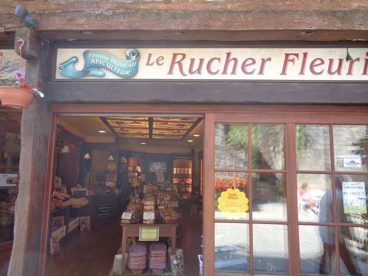 Rochefort en Terre Le Rocher Fleurie epice cakes jul23