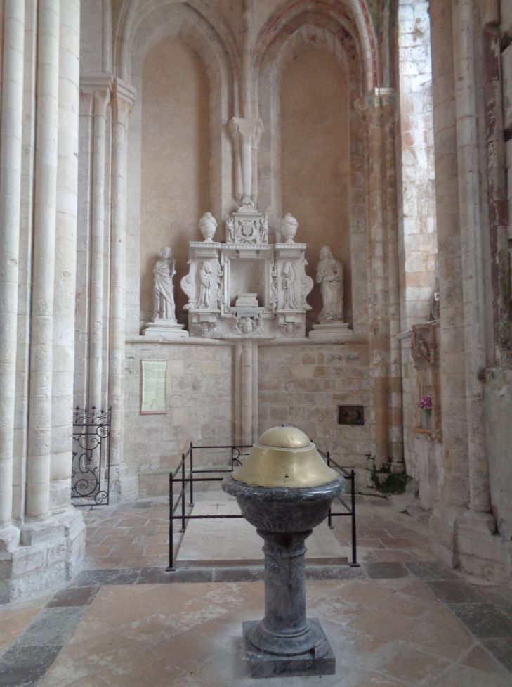 Fecamp abbaye de la trinite inside chapel baptismal fonts aug23
