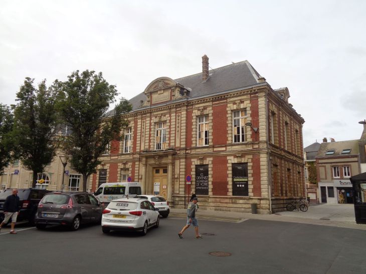 Fecamp former tribunal de commerce now renovating for apts aug23