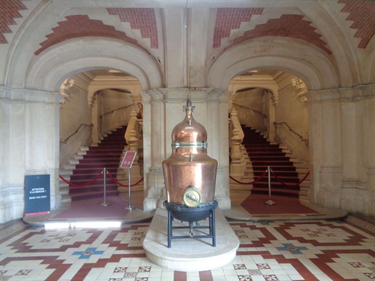 Fecamp palais benedictine lobby entr tour aug23