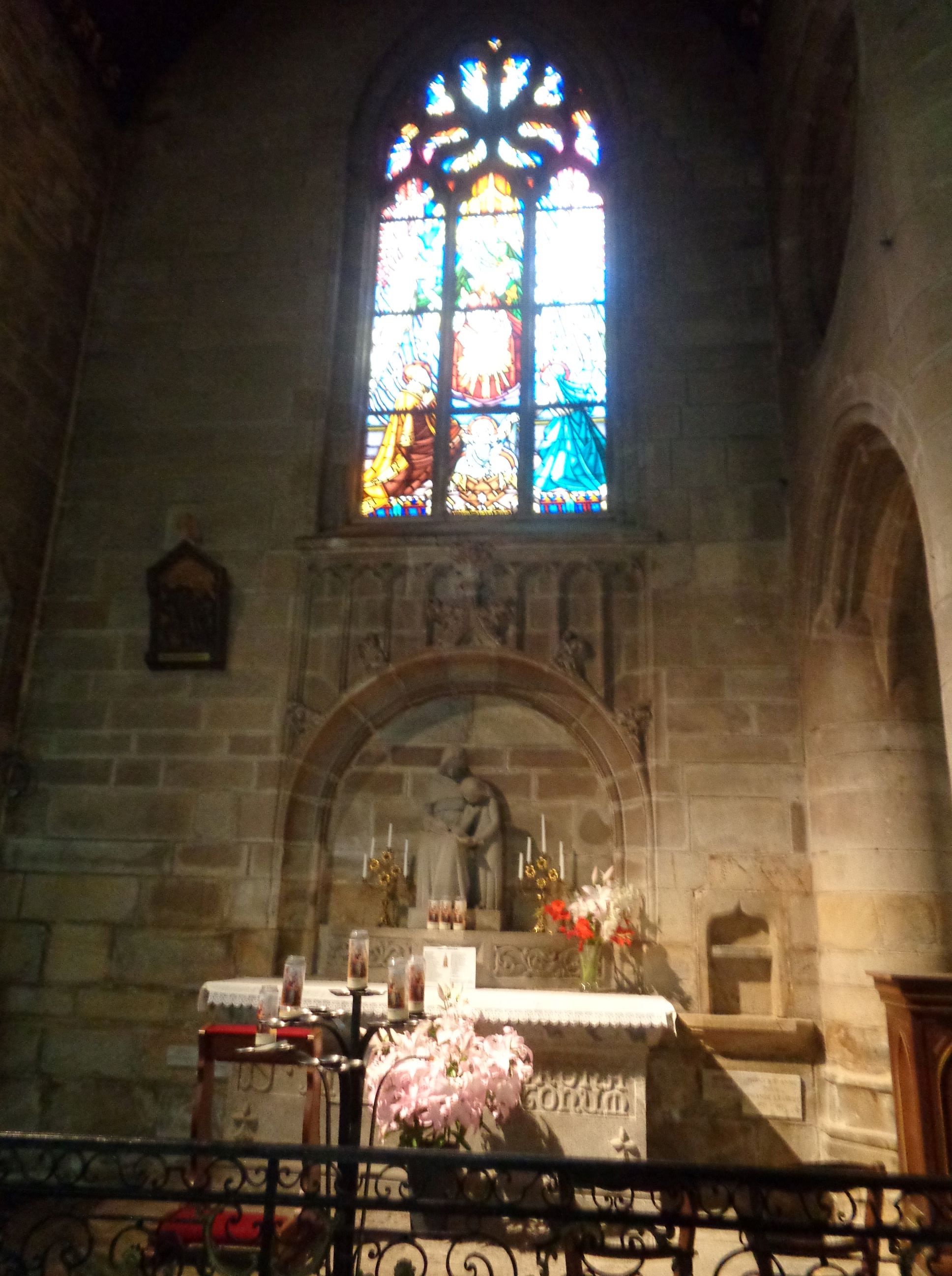 Josselin Basilica Notre Dame du Roncier chapel Virgin et child aug23