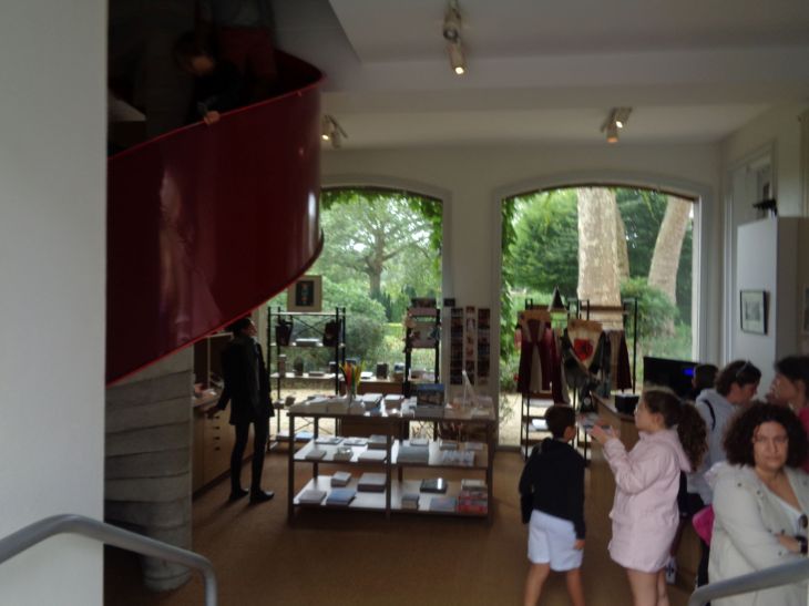 Josselin chateau Musée de poupées et jouets boutique entr aug23