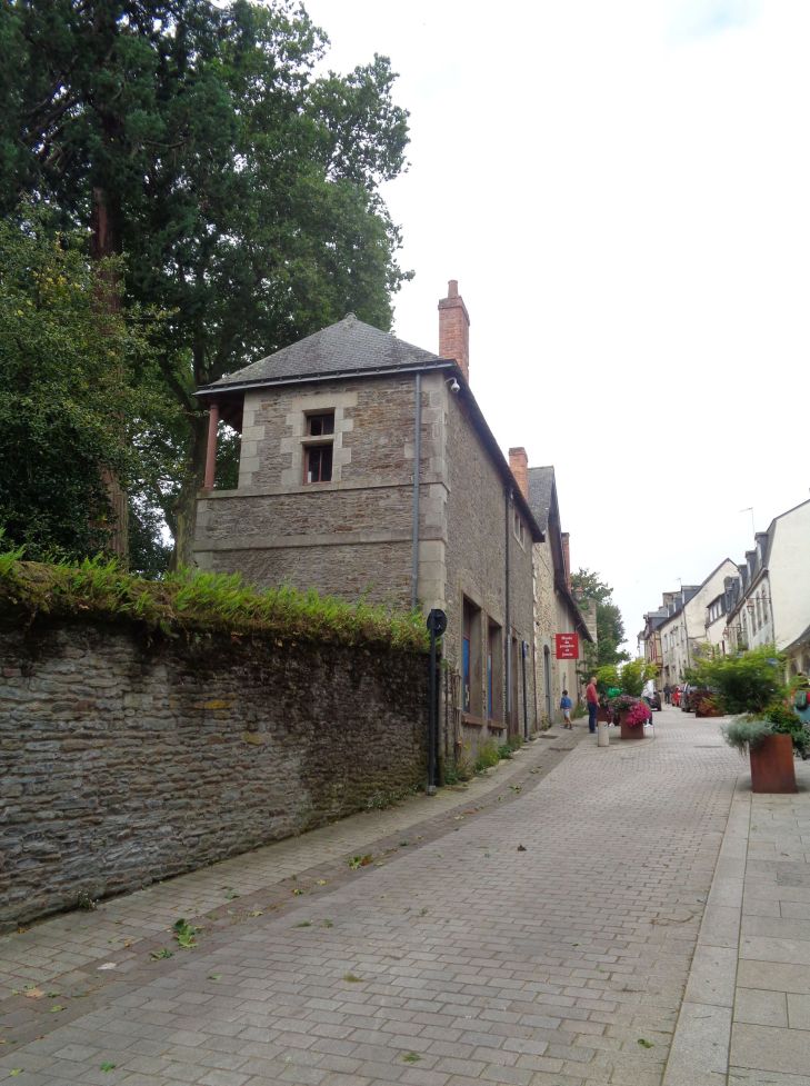 Josselin chateau Musée de poupées et jouets rue des trente aug23
