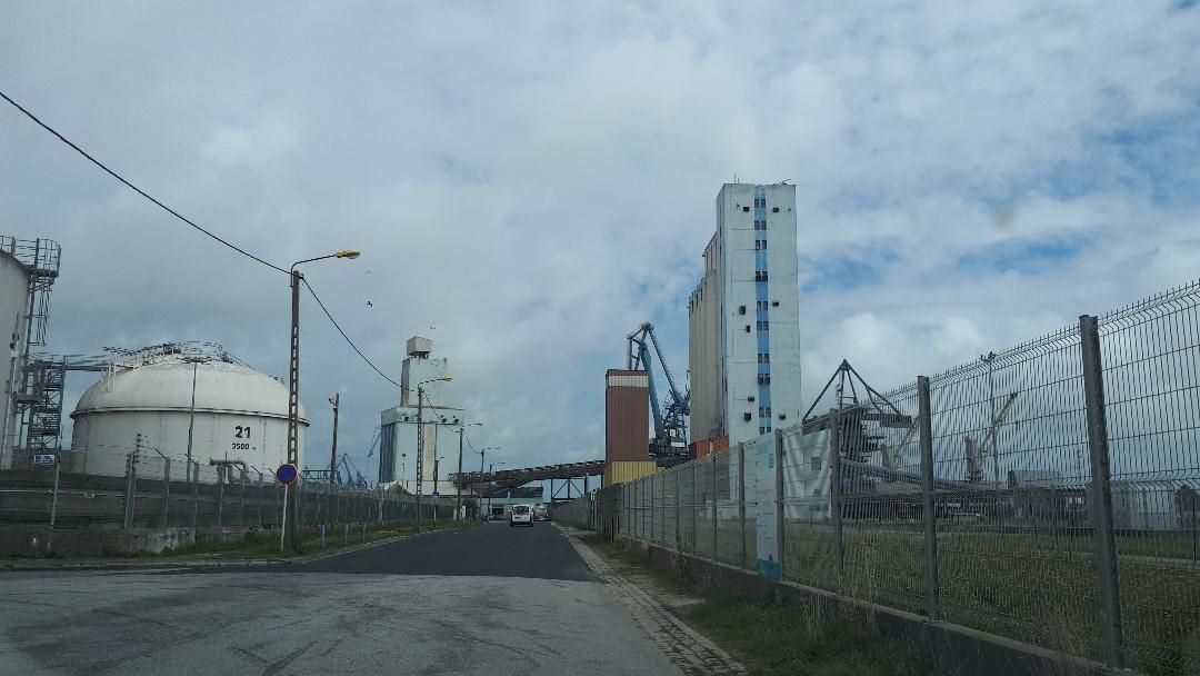 Lorient port de commerce silos aug23