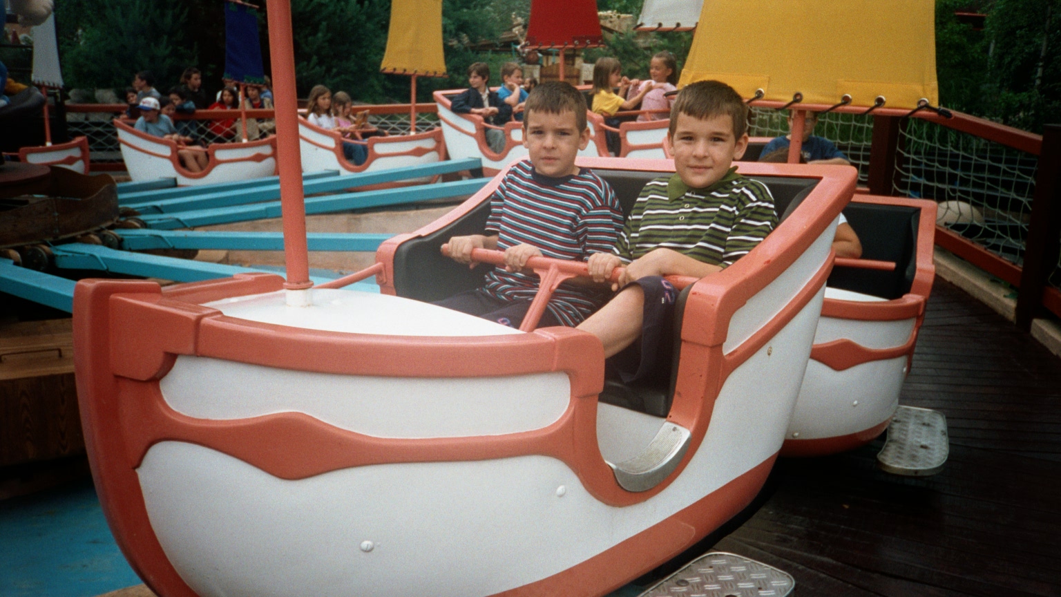 plailly parc asterix twins at the boats parc asterix