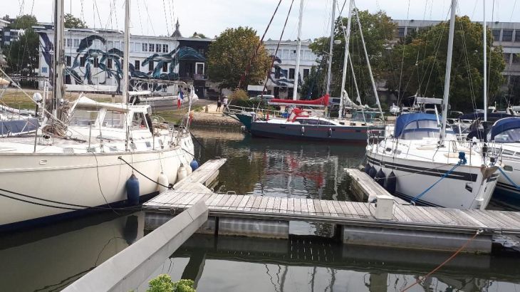 Vannes canal B.R.E.F Rive Gauche - Bar Ruche Artistique Éphémère rue du commerce aug23