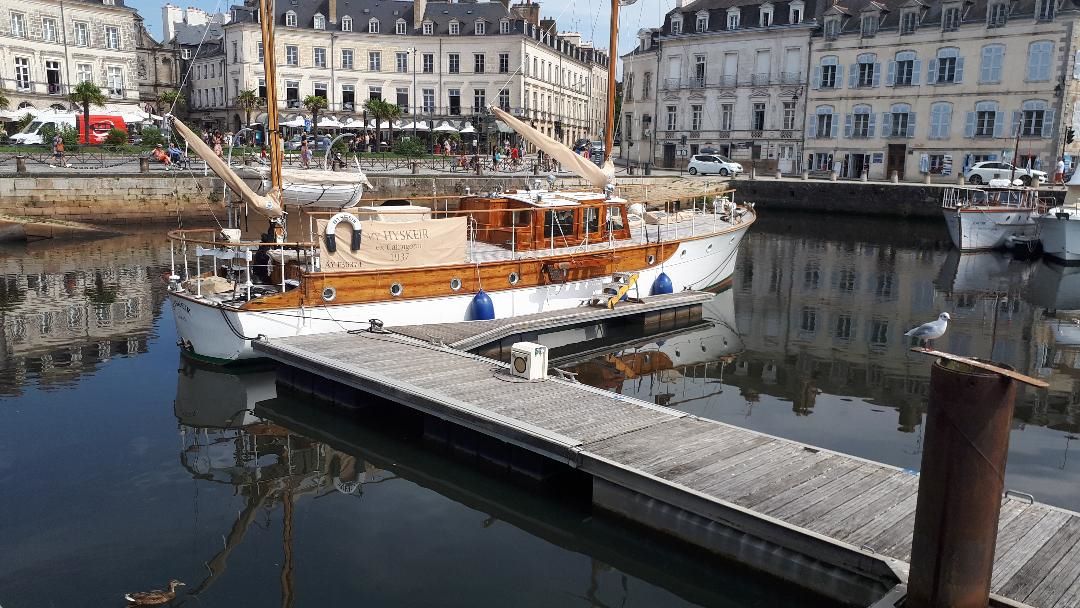 Vannes le port hyskier boat aug23