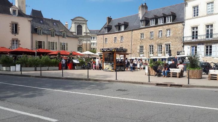 Vannes petit train pl gambetta Monastère du Carmel aug23