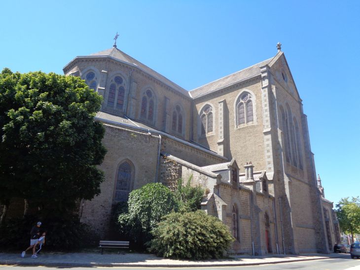 Cancale ch St Méen left side wall jul22