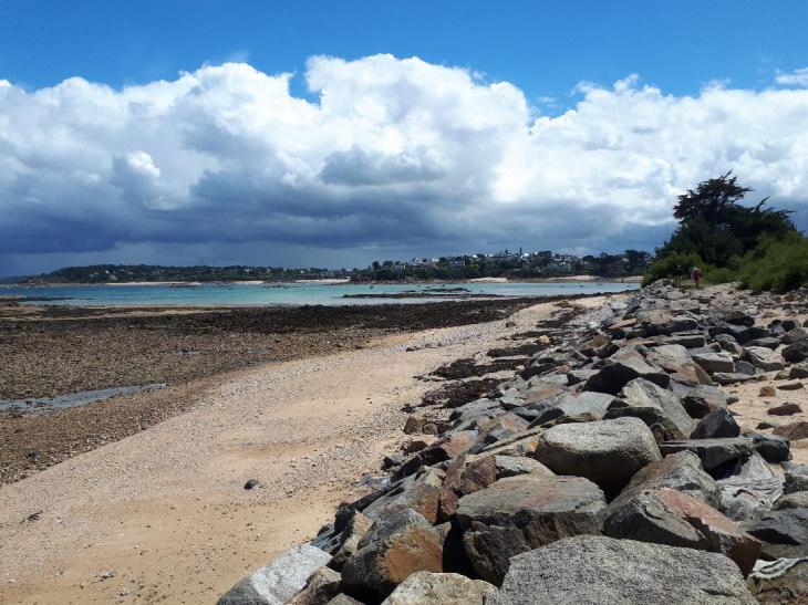 Carantec ile callot plage stones jun22