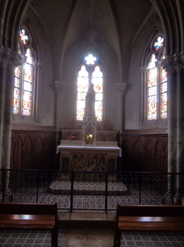 Dozule ch Notre Dame chapelle de la vierge and relic aug23