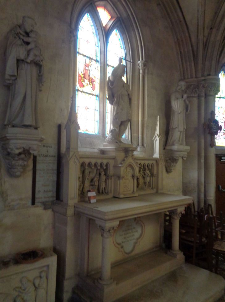 Dozule ch Notre Dame chapelle st Anthony aug23