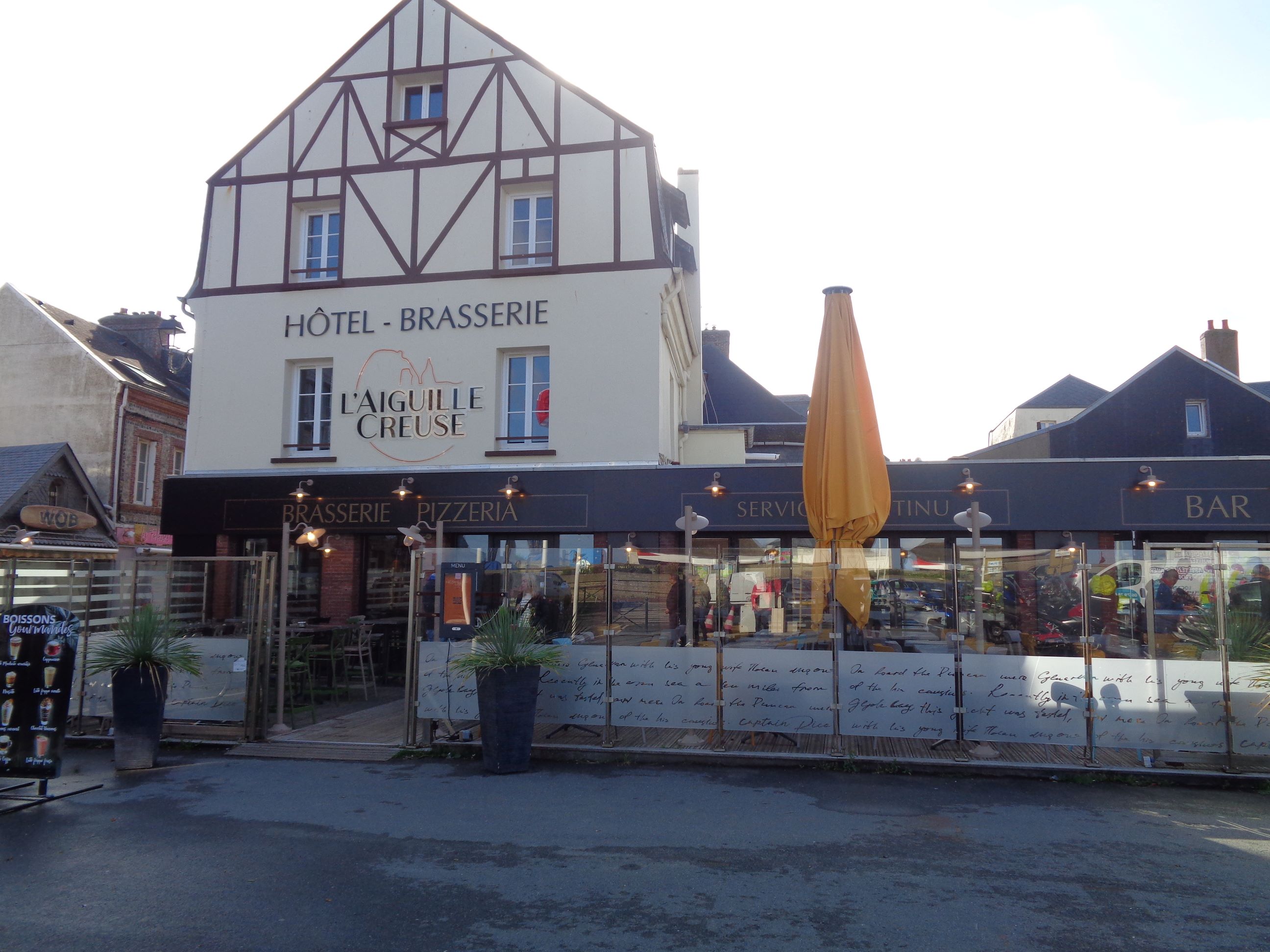 Etretat l'aiguille creuse resto hotel front aug23